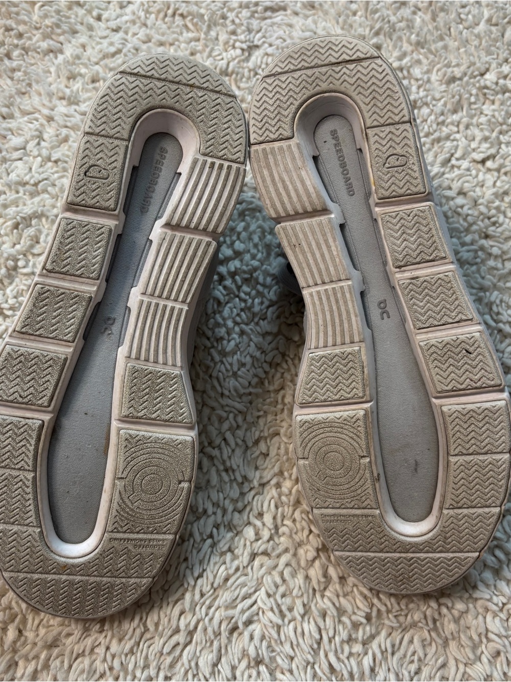 On Running The Roger Low-Top Sneakers in White - Picture 7 of 8